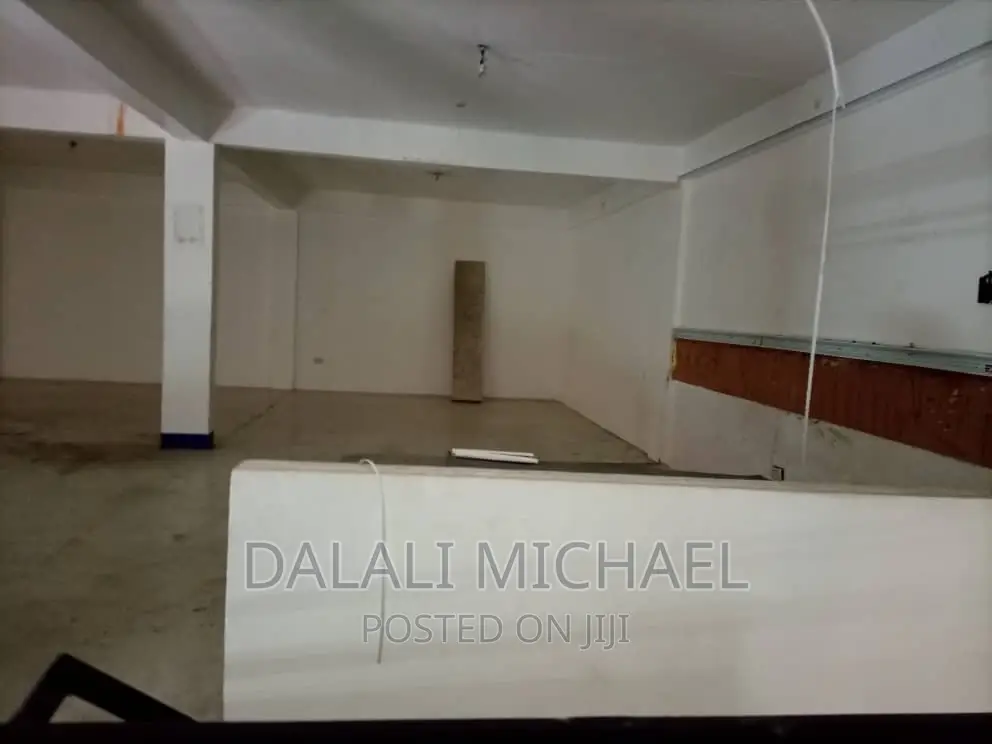 Godown for Rent Changombe