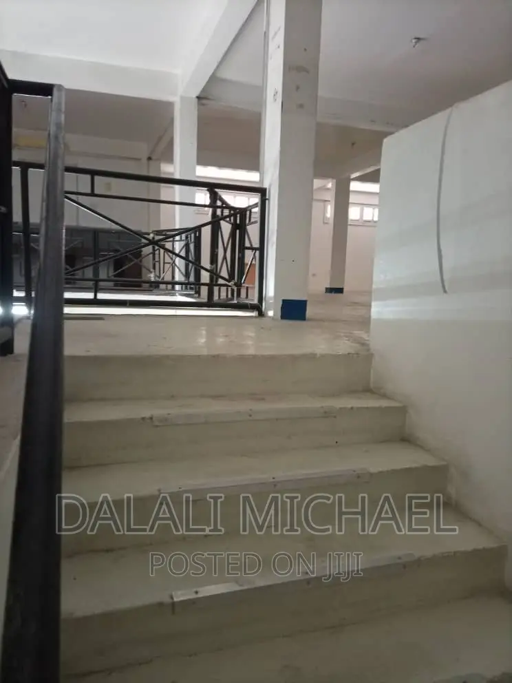 Godown for Rent Changombe