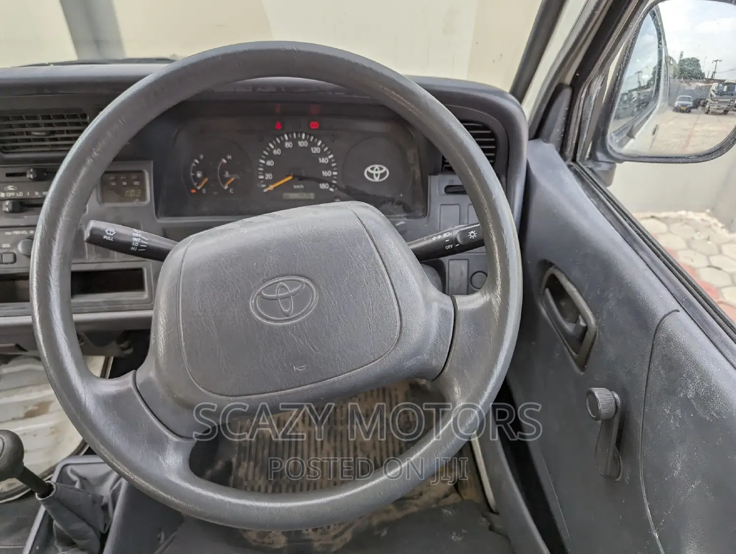 Toyota HiAce 2002 White