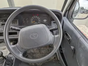 Toyota HiAce 2002 White