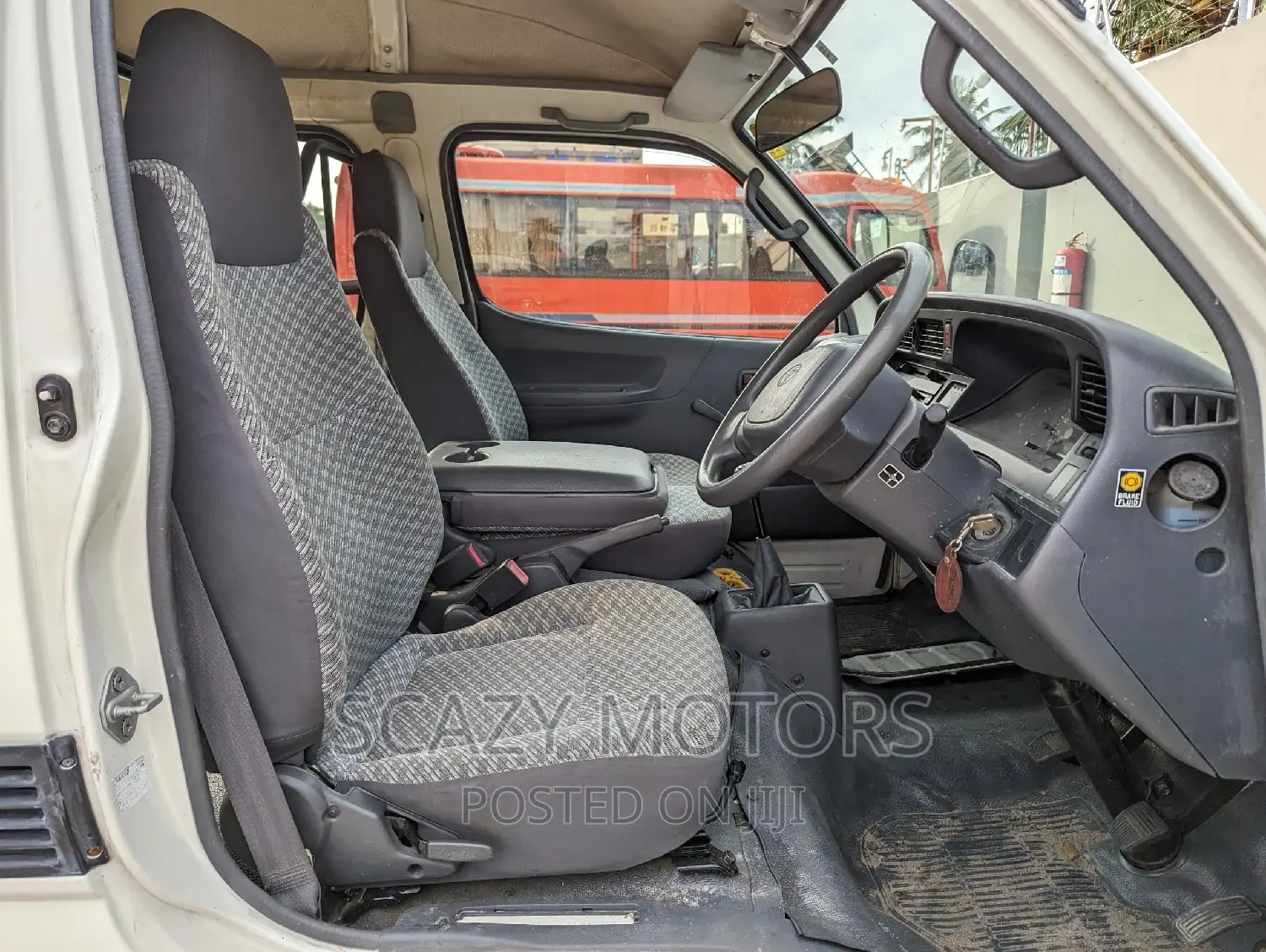 Toyota HiAce 2002 White