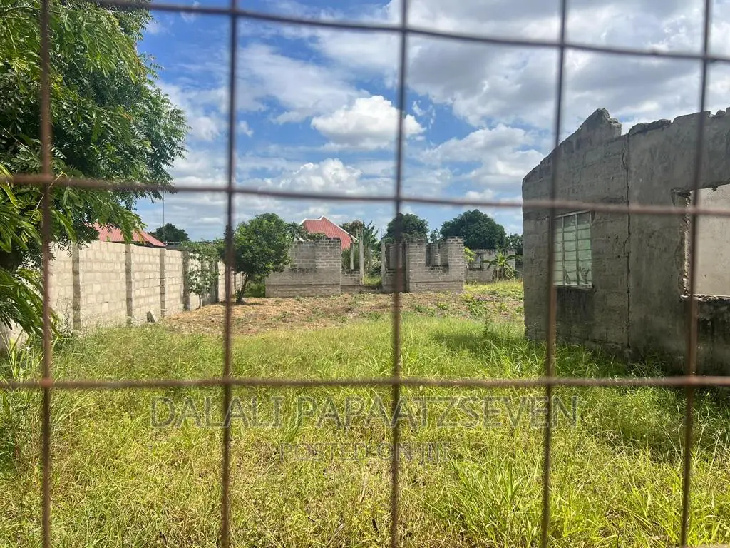 Eneo Lenye Ukubwa Wa SQMT 2500 Linauzwa Lip Mapinga Kiharaka