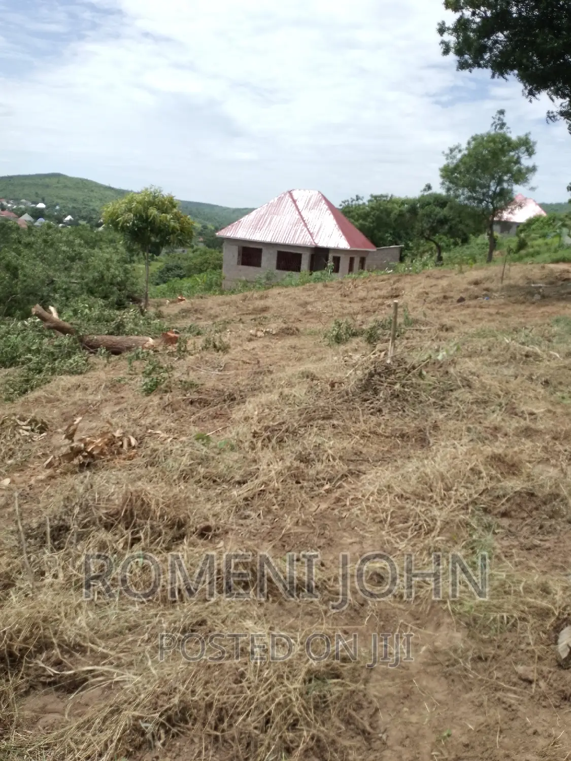 Kiwanja Sqmita 200 Kinauzwa Ml 2.7 Chanika Buyuni.