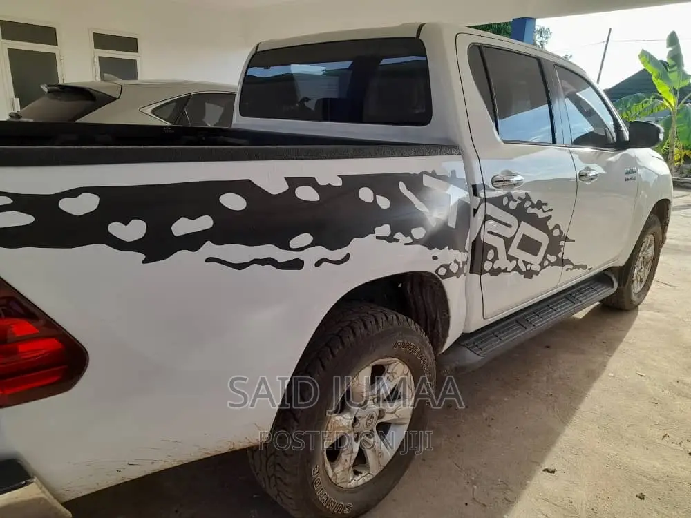Toyota Hilux 2017 White
