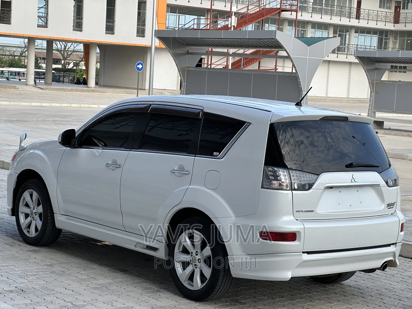 Mitsubishi Outlander 2012 White
