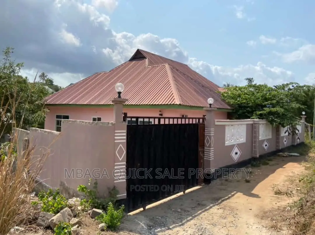 3bdrm House in Goba for sale