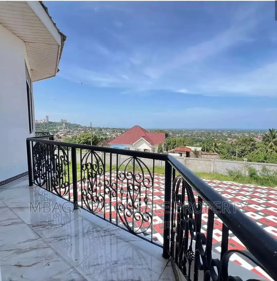5bdrm Apartment in Salasala, Mbezi for rent