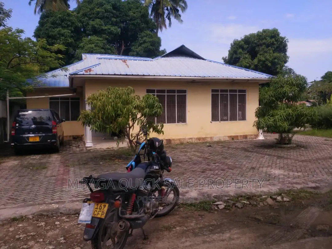 6bdrm House in Regent Estate for rent