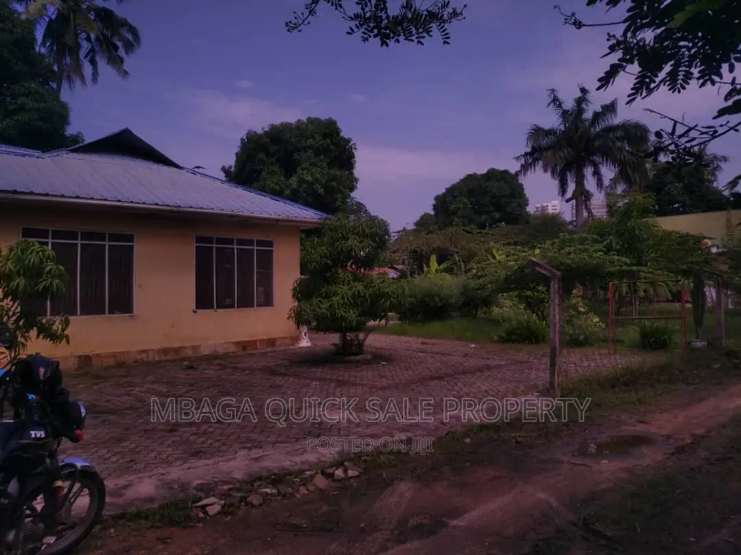 6bdrm House in Regent Estate for rent