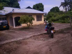 6bdrm House in Regent Estate for rent