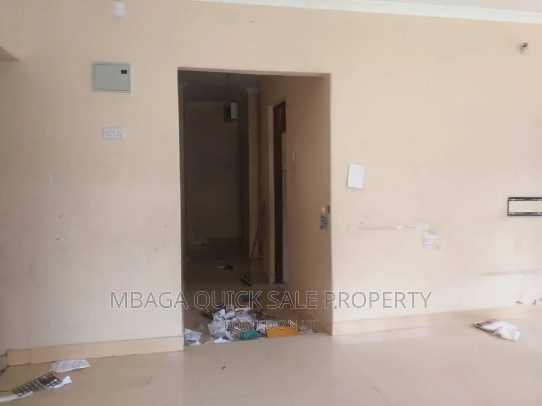 6bdrm House in Regent Estate for rent