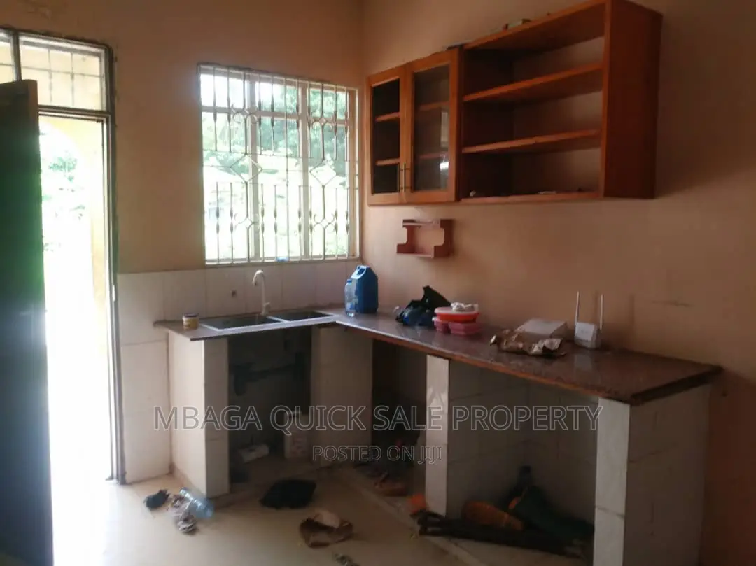 6bdrm House in Regent Estate for rent