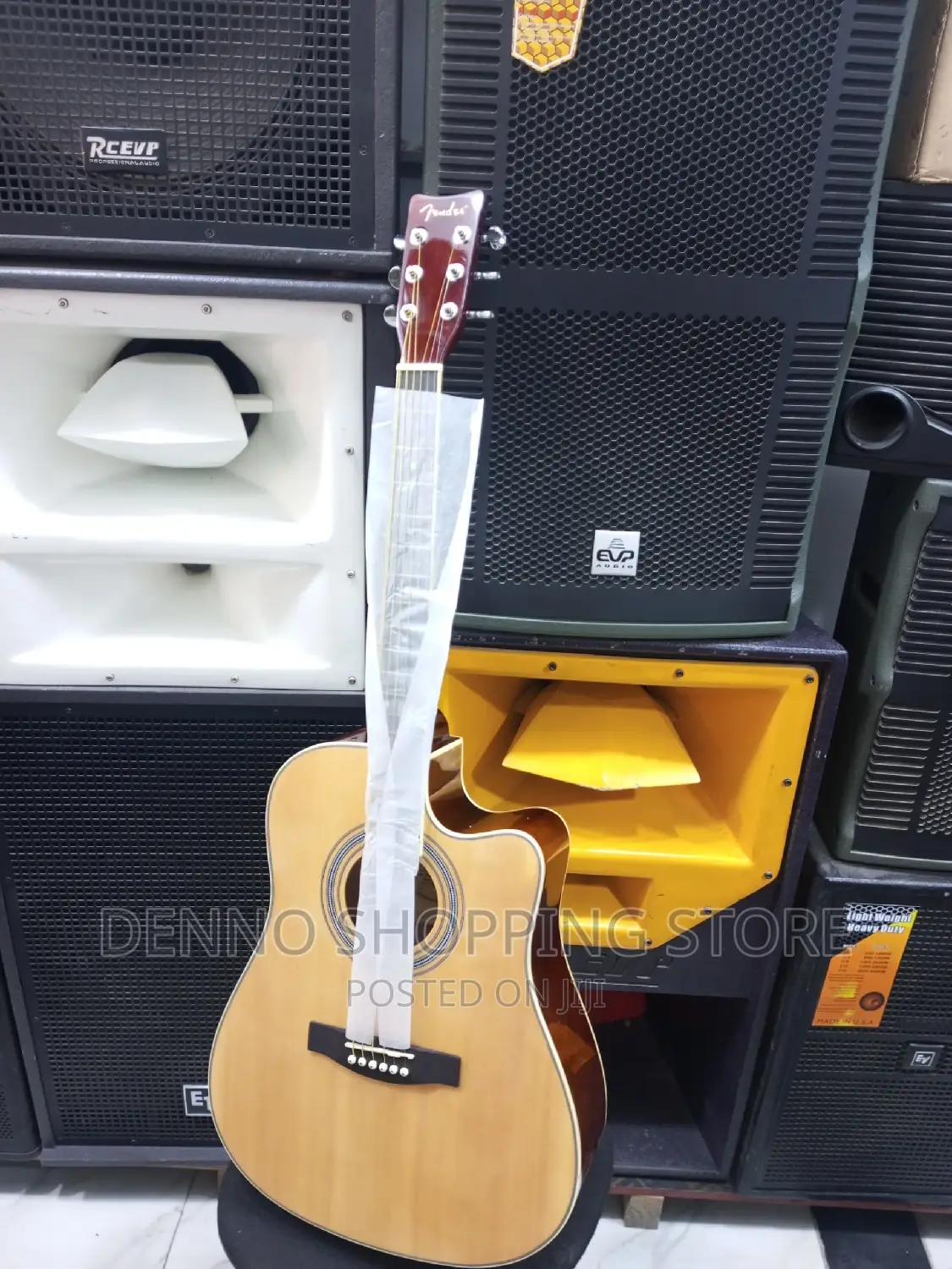 Acquostic Fender Guitor