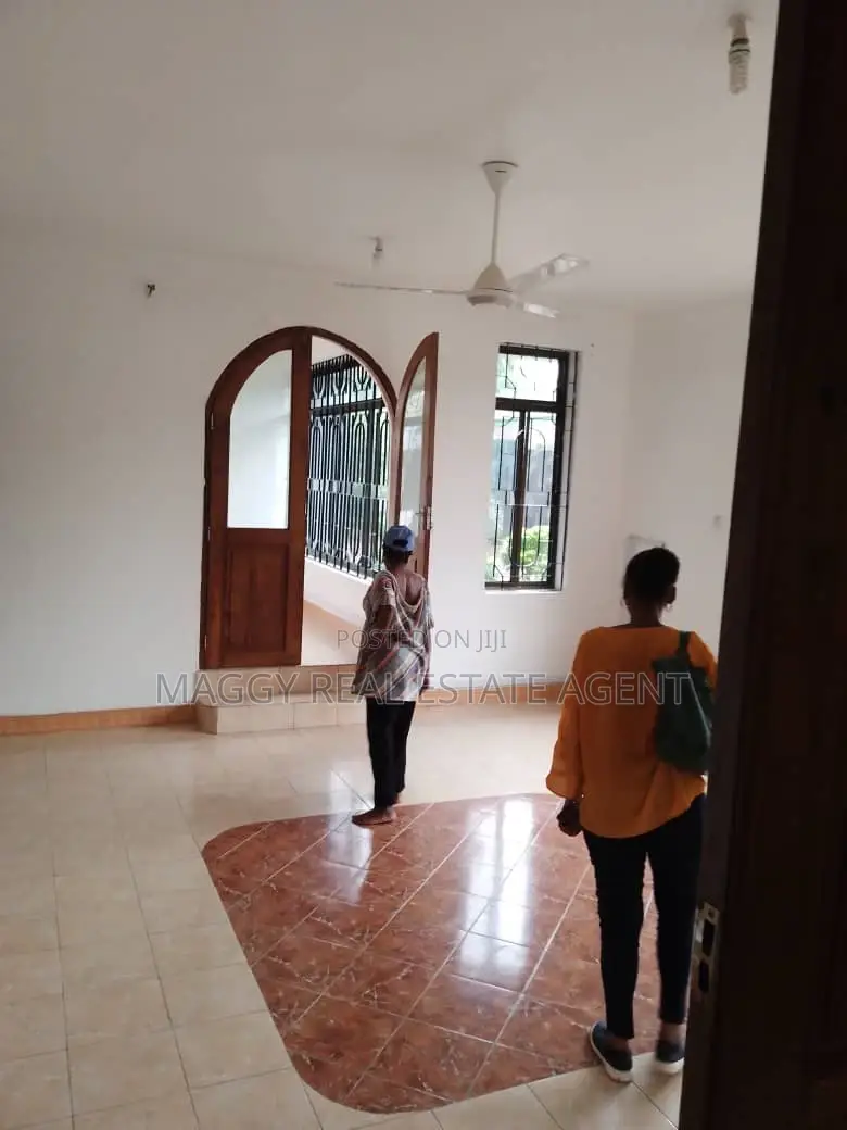 6bdrm House in Bahari Beach, Kunduchi for rent
