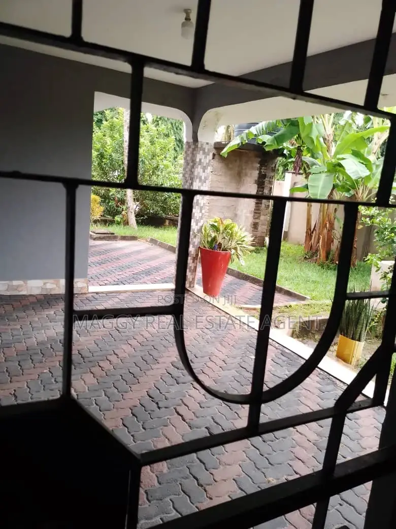 6bdrm House in Bahari Beach, Kunduchi for rent