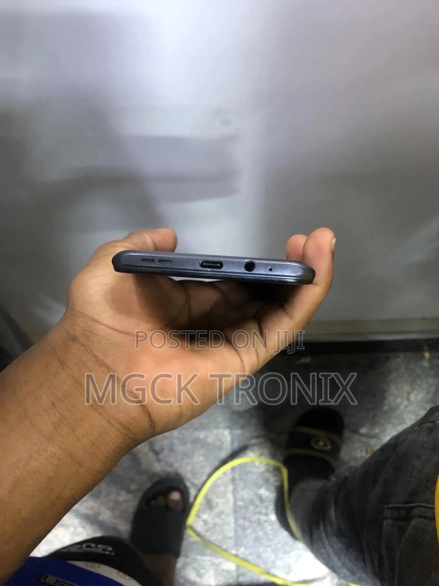 Infinix Hot 12 play 64 GB Black