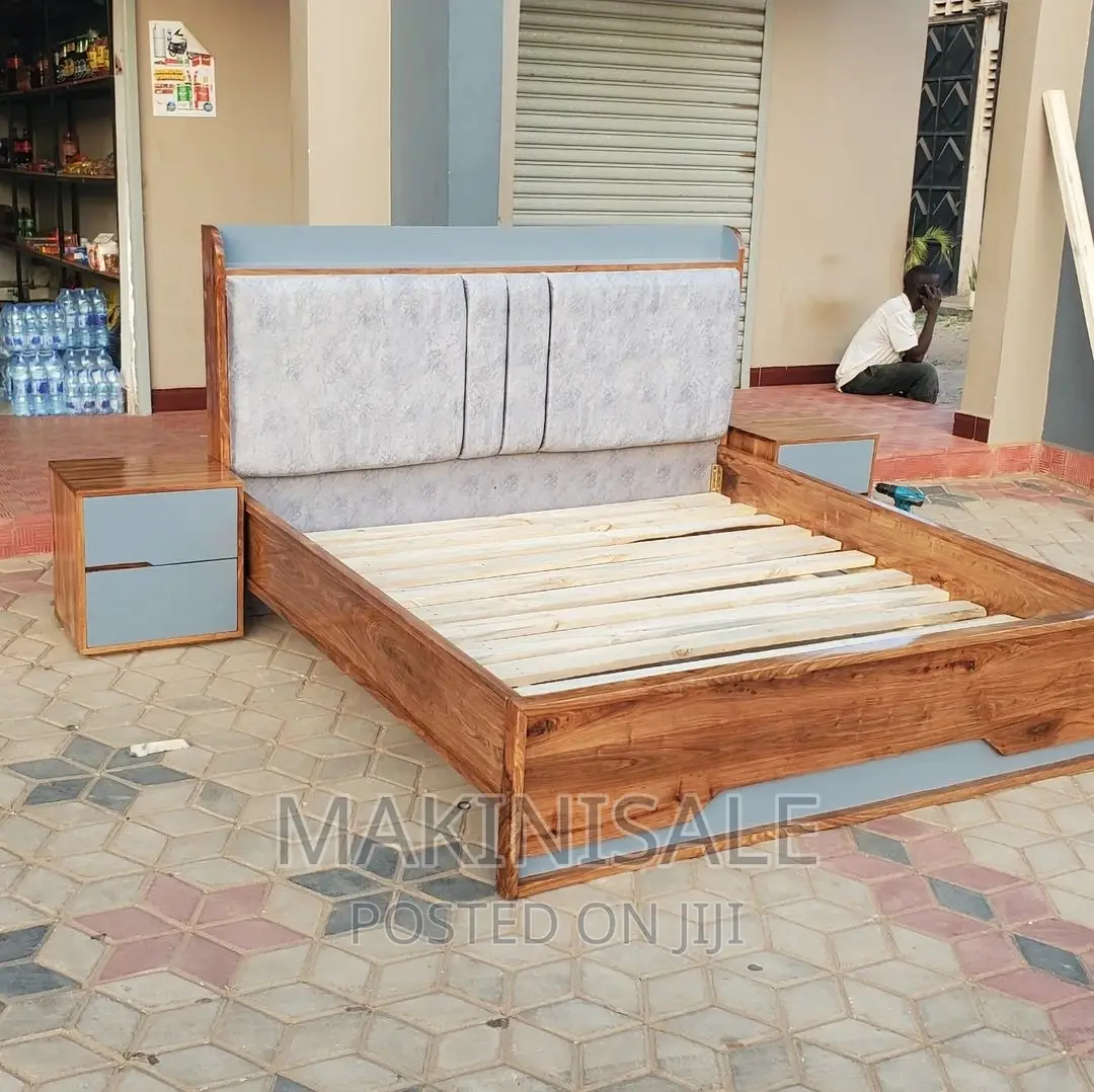 Kitanda Kizuri Sana Na Bed Side Zake