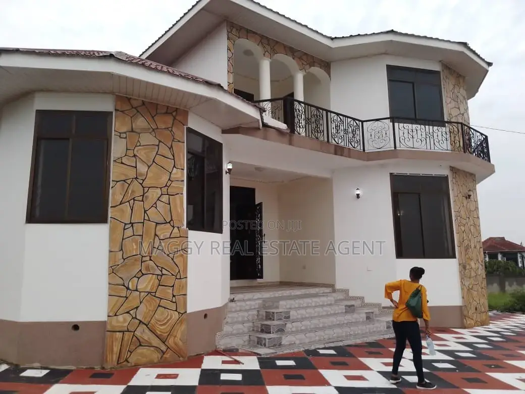 5bdrm House in Salasala, Kunduchi for rent