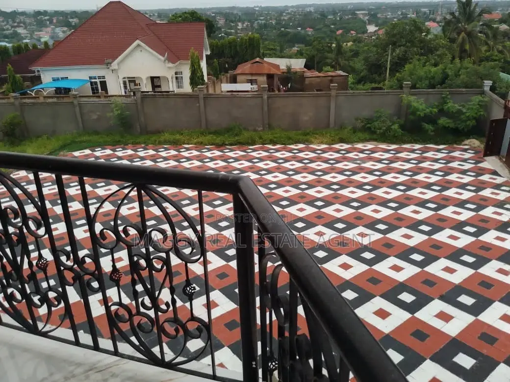 5bdrm House in Salasala, Kunduchi for rent