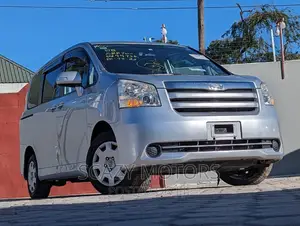 Toyota Noah 2009 Silver