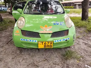 Nissan March 2001 Green