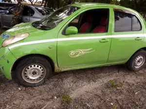 Nissan March 2001 Green