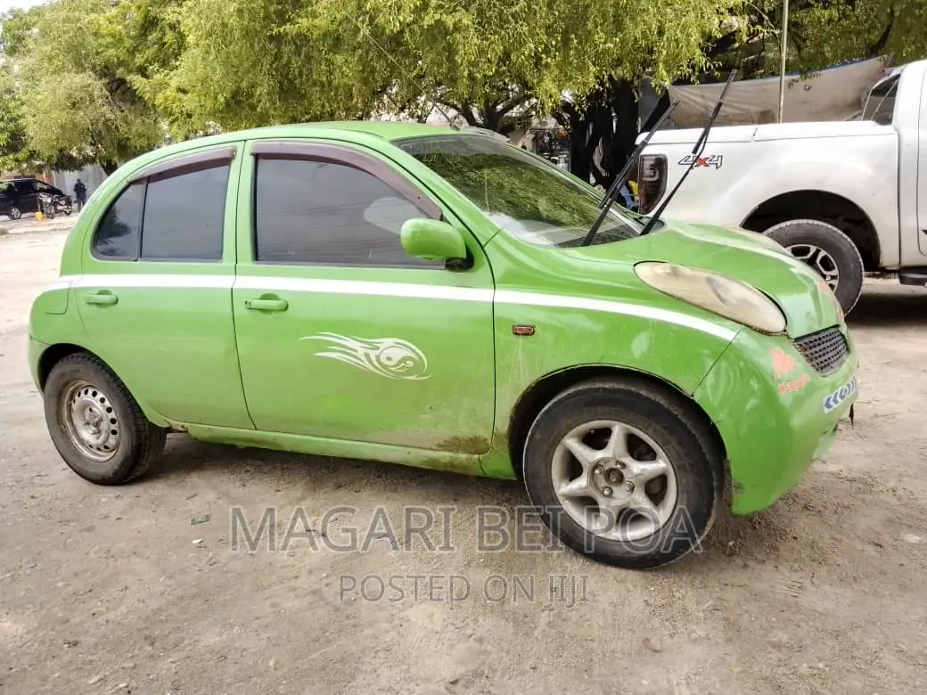Nissan March 2001 Green