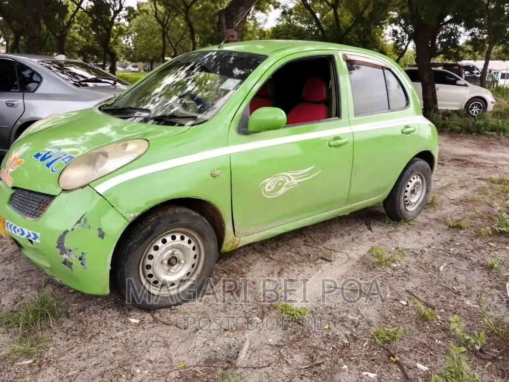Nissan March 2001 Green