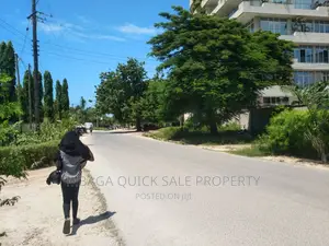 Plot for Sale at Masaki Near Sea Cliff Court