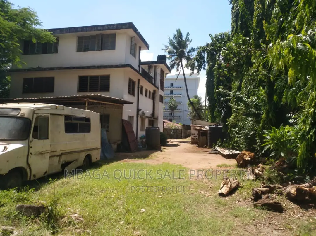 Plot for Sale at Masaki Near Sea Cliff Court