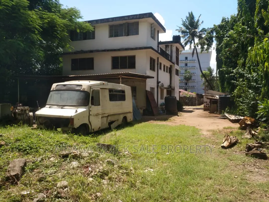 Plot for Sale at Masaki Near Sea Cliff Court