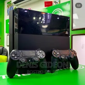 PS4 Machine With 2 Controller