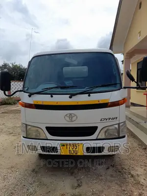 Toyota Dyna 2005 White