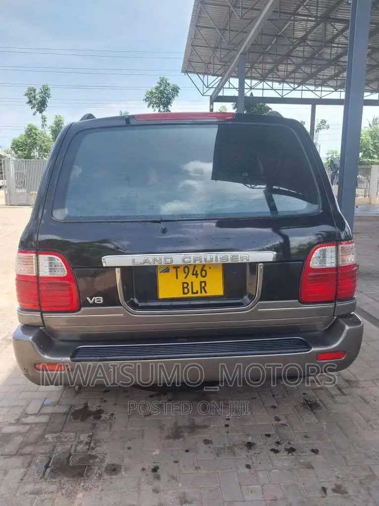 Toyota Land Cruiser 2005 Black