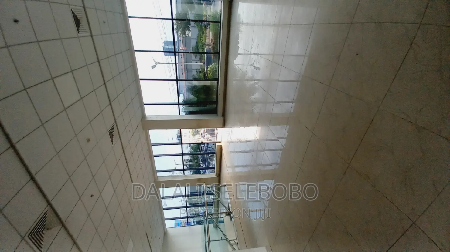 Office Bangalore Flo W 4 Near by Mliman City Mall
