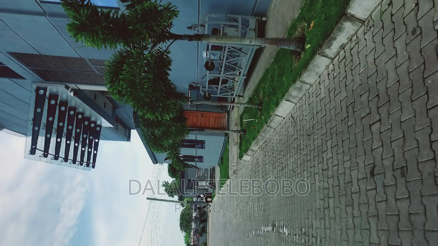 Office Bangalore Flo W 4 Near by Mliman City Mall