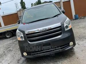 Toyota Noah 2.0 143hp AWD (7 Seater) 2009 Gray