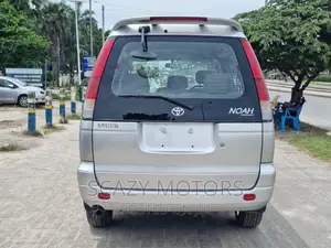 Toyota Noah 2001 Silver