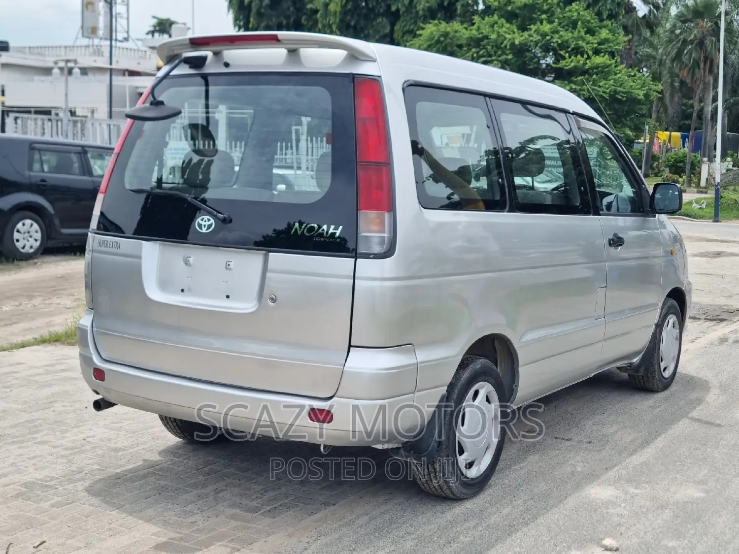 Toyota Noah 2001 Silver