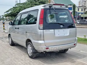 Toyota Noah 2001 Silver