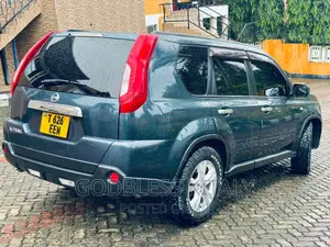 Nissan X-Trail 2012 Green