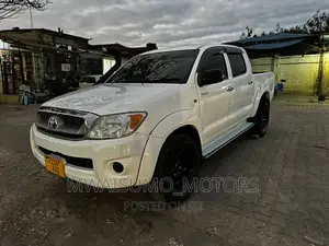 Toyota Hilux 2009 White