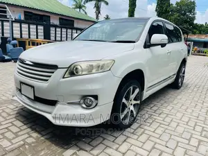 Toyota Vanguard 2010 White