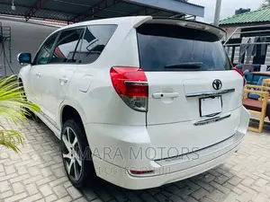 Toyota Vanguard 2010 White