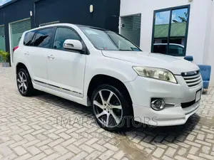 Toyota Vanguard 2010 White