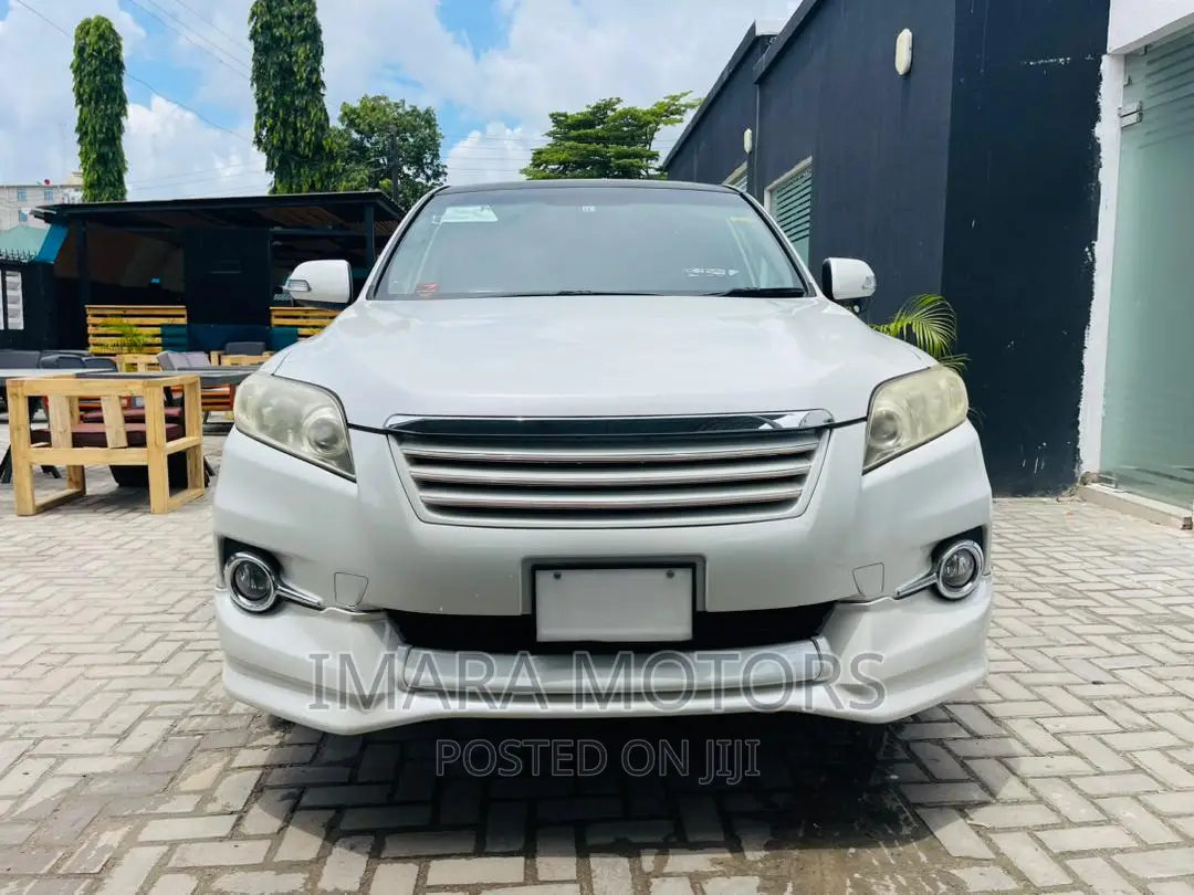 Toyota Vanguard 2010 White