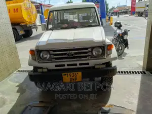 Toyota Land Cruiser 2005 White