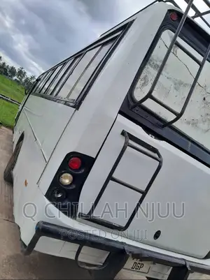 Tata Starbus Ultra Skool 1990 White