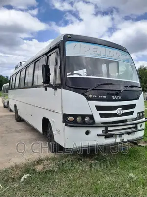 Tata Starbus Ultra Skool 1990 White