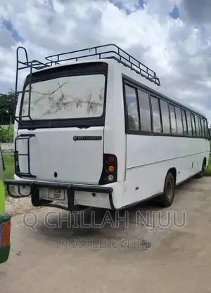Tata Starbus Ultra Skool 1990 White